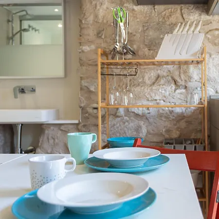 5 Limon Apartment *