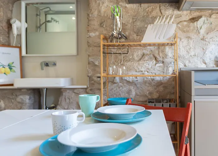 5 Limon Apartment *